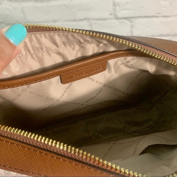 NWT Michael Kors Jet Set Crossbody - Picture 6 of 10